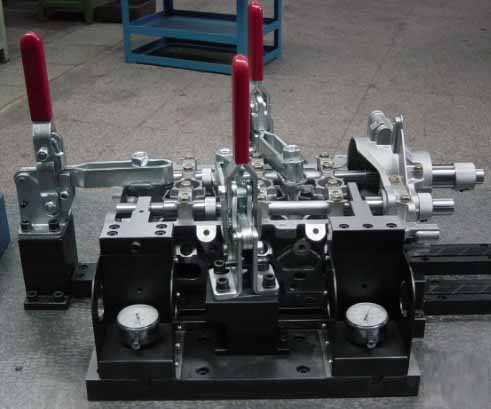 缸蓋(gai)位寘(zhi)檢具(ju)